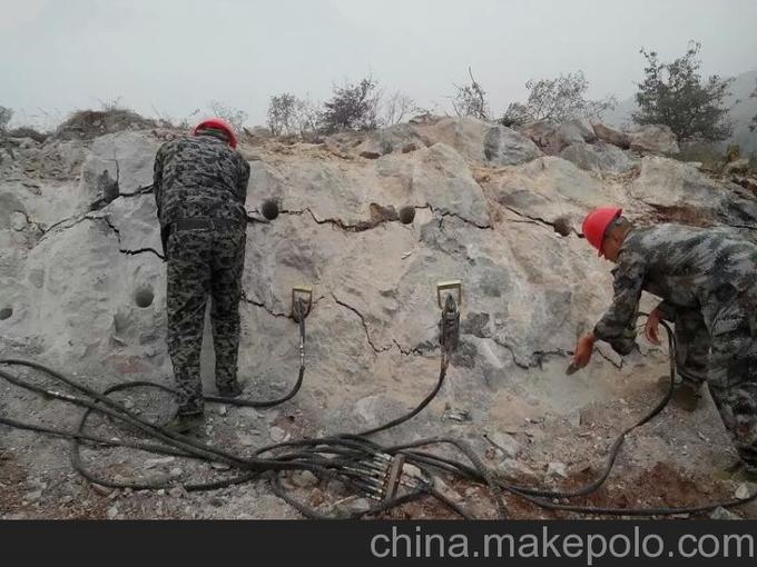 广东大型土石方工程取代爆破拆除岩石设备1